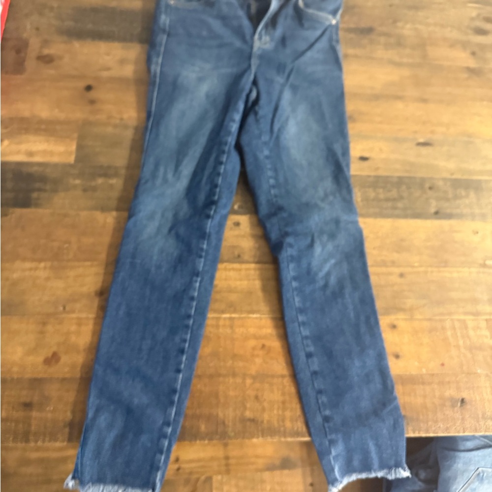 Stylish Blue Frayed Hem Jeans